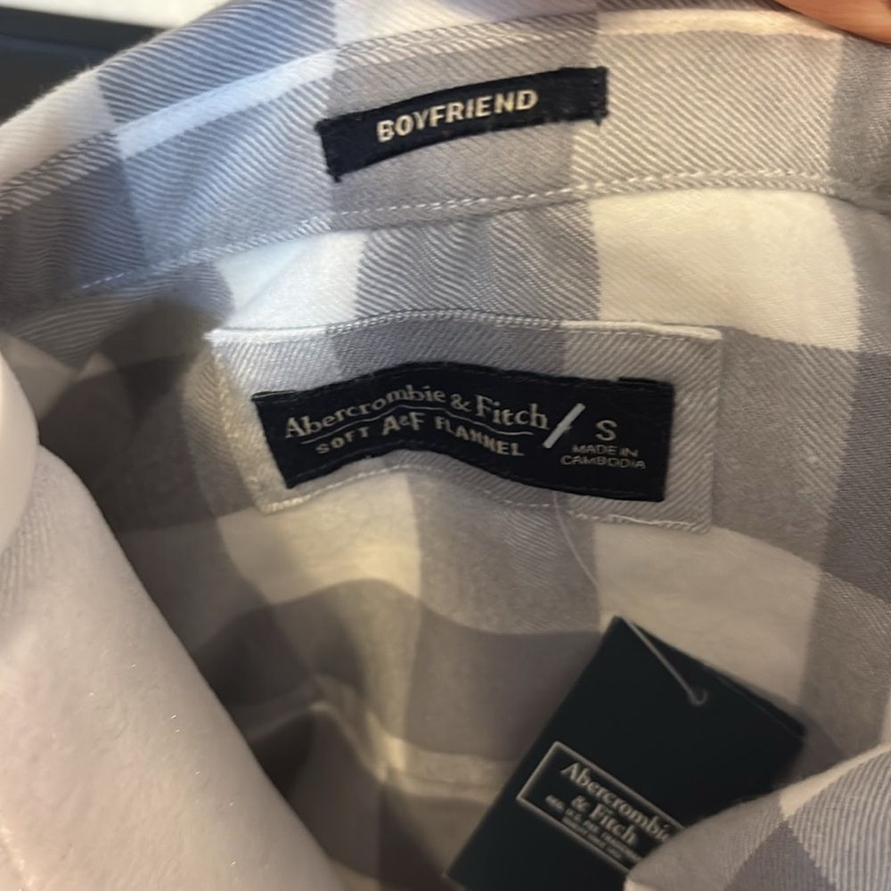 Abercrombie & Fitch Soft Flannel in Gray and White, Size Small, NWT - Picture 2 of 12